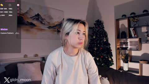 Snapshot of _golden_moon_ chatting on December 2024 07:33:01 PM Rina online show from December 2024 07:33:01 PM