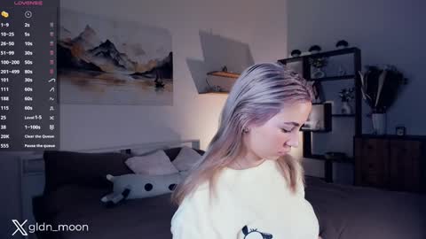 Snapshot of _golden_moon_ chatting on January 2025 08:04:02 PM Rina online show from January 2025 08:04:02 PM