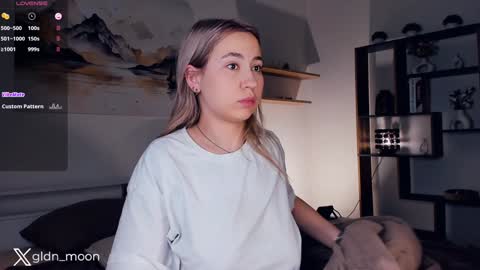 Snapshot of _golden_moon_ chatting on January 2025 01:37:02 AM Rina online show from January 2025 01:37:02 AM