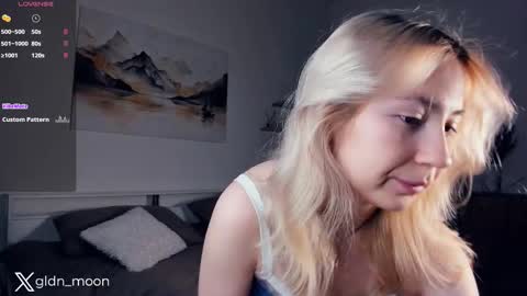 Snapshot of _golden_moon_ chatting on February 2025 07:36:01 PM Rina online show from February 2025 07:36:01 PM