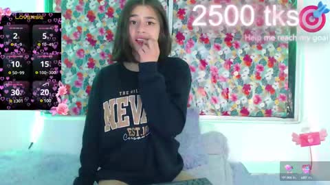 Snapshot of _gwen__ chatting on February 2025 05:02:01 AM Gwen online show from February 2025 05:02:01 AM