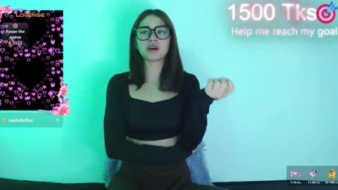 Snapshot of _gwen__ chatting on September 2025 06:13:01 AM Gwen online show from September 2025 06:13:01 AM