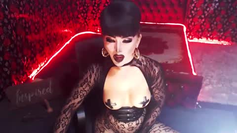 Snapshot of _hailyourqueenx chatting on January 2025 01:10:02 AM GoDDess Chloe online show from January 2025 01:10:02 AM