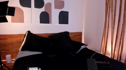 Hanna johnson online show from March 2025 08:42:01 PM