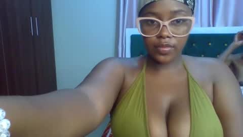 Snapshot of _honey_bloom chatting on February 2026 02:40:01 AM _honey_bloom online show from February 2026 02:40:01 AM