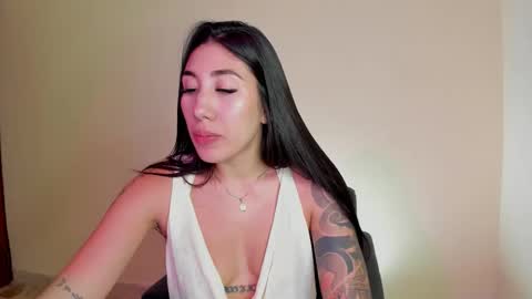 Isabella online show from November 2025 10:54:02 PM