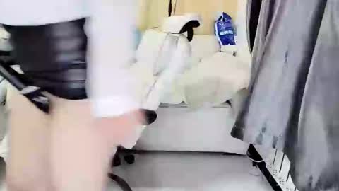 Snapshot of _iuiu_ chatting on January 2025 04:04:01 PM UU online show from January 2025 04:04:01 PM