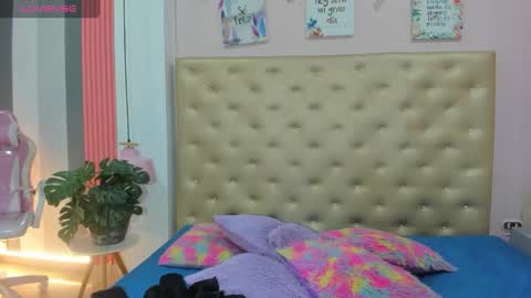 J A D E online show from October 2025 12:27:02 PM