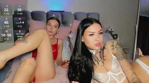 Snapshot of _jesslei_ chatting on June 2026 04:23:01 PM Jess blond and Leila brunette online show from June 2026 04:23:01 PM