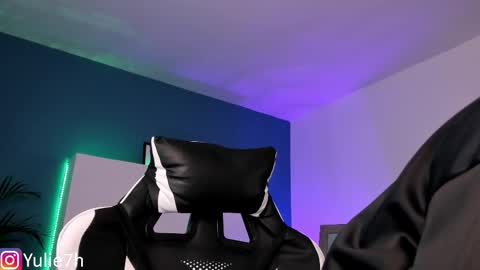  ...  online show from September 2025 08:00:02 PM