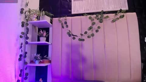 Mia online show from January 2025 05:02:01 PM