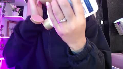 Mia online show from February 2025 12:55:01 PM