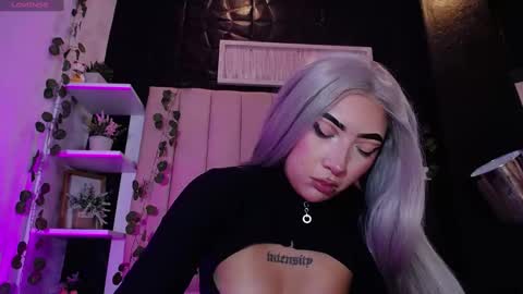 Mia online show from February 2025 05:37:01 PM