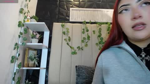 Mia online show from February 2025 05:27:01 PM