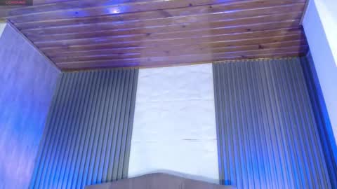 Mia online show from December 2025 07:53:02 PM