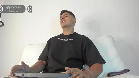 _juanes__ online show from December 2024 03:32:02 PM