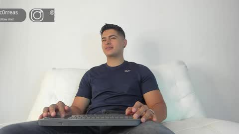 _juanes__ online show from December 2024 02:54:02 PM