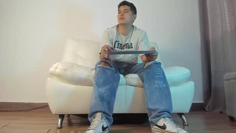 _juanes__ online show from January 2025 06:35:01 PM