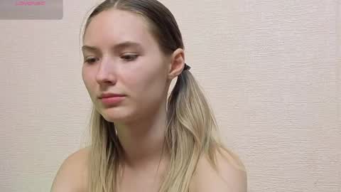_kikiclark_ online show from May 2026 08:14:02 PM