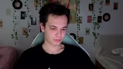 _kitekat_ online show from October 2025 08:29:01 AM