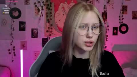 _kitekat_ online show from October 2025 10:38:02 AM