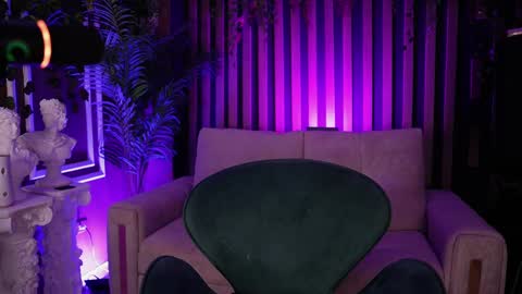 Snapshot of _kleo_ chatting on October 2025 08:28:01 PM online show from October 2025 08:28:01 PM