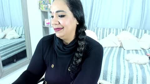 NAILHA SAJANI  online show from December 2024 03:32:01 PM