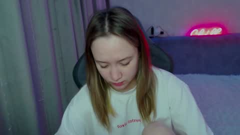 _lalune_ online show from January 2025 10:28:02 PM