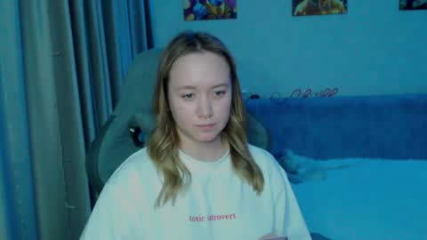 _lalune_ online show from January 2025 02:14:01 PM