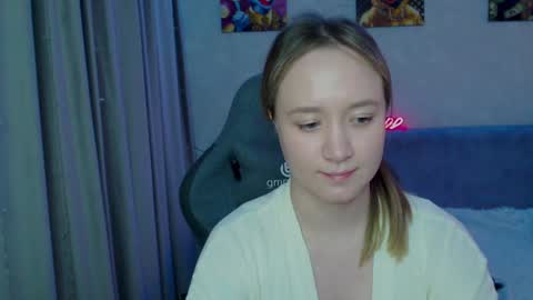 _lalune_ online show from January 2025 03:30:02 AM