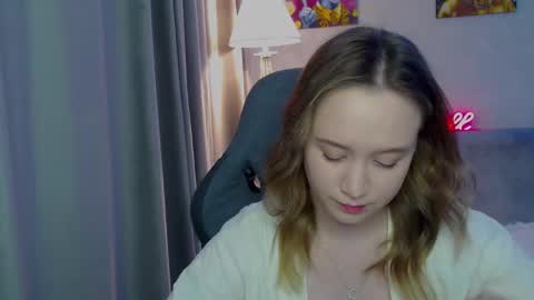 _lalune_ online show from February 2025 07:03:01 PM