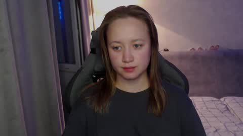 _lalune_ online show from September 2025 05:58:01 PM