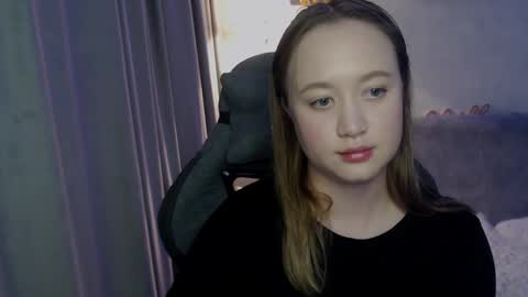 _lalune_ online show from September 2025 05:04:02 PM