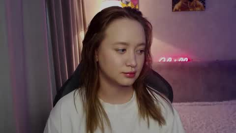 _lalune_ online show from October 2025 09:30:01 AM