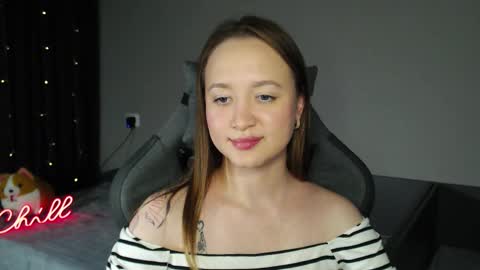 _lalune_ online show from January 2026 06:32:02 PM