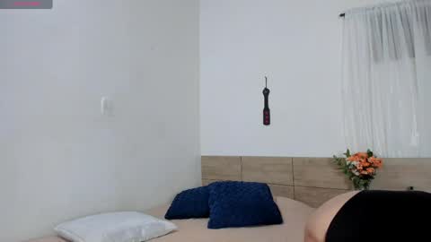 Lauralove online show from May 2026 11:21:01 PM