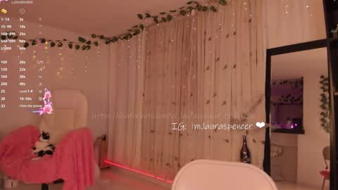 Laura online show from November 2025 09:31:02 AM