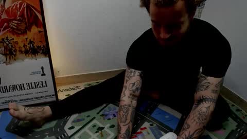 Layne online show from October 2025 08:45:02 AM