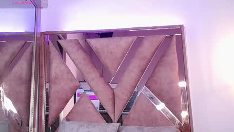 Lia online show from October 2025 01:09:01 PM