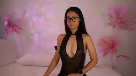 _lillilly_ online show from July 2026 05:21:02 AM