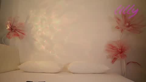 _lillilly_ online show from July 2026 07:23:02 AM