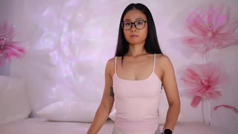 _lillilly_ online show from August 2026 05:43:02 AM