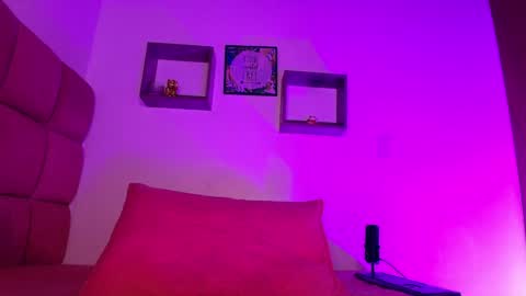 Lorrayne online show from January 2025 11:52:01 AM