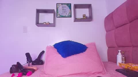 Lorrayne online show from February 2025 12:02:02 PM