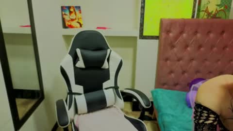 Snapshot of _lucia_21 chatting on October 2025 08:53:02 PM Lucia online show from October 2025 08:53:02 PM