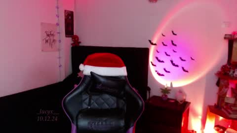 Snapshot of _lucyx__ chatting on December 2024 10:58:01 PM Queen. Help me reach 100 thumbs up online show from December 2024 10:58:01 PM