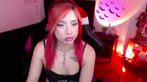 Snapshot of _lucyx__ chatting on December 2024 08:32:02 PM Queen. Help me reach 100 thumbs up online show from December 2024 08:32:02 PM