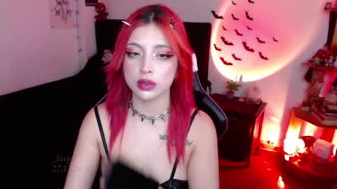 Snapshot of _lucyx__ chatting on December 2024 10:26:02 PM Queen. Help me reach 100 thumbs up online show from December 2024 10:26:02 PM