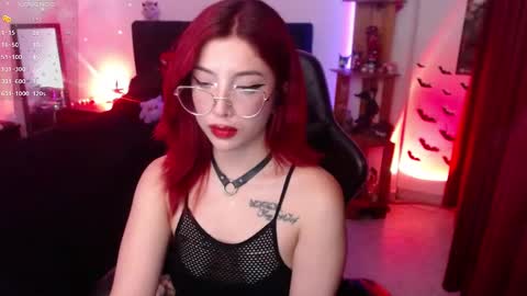 Snapshot of _lucyx__ chatting on September 2025 12:54:01 AM Queen. Help me reach 100 thumbs up online show from September 2025 12:54:01 AM