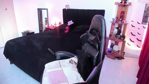 Snapshot of _lucyx__ chatting on January 2026 08:56:01 PM Queen. Help me reach 100 thumbs up online show from January 2026 08:56:01 PM